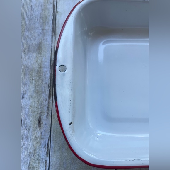 Vintage Enamelware Cake Pan - Picture 9 of 9